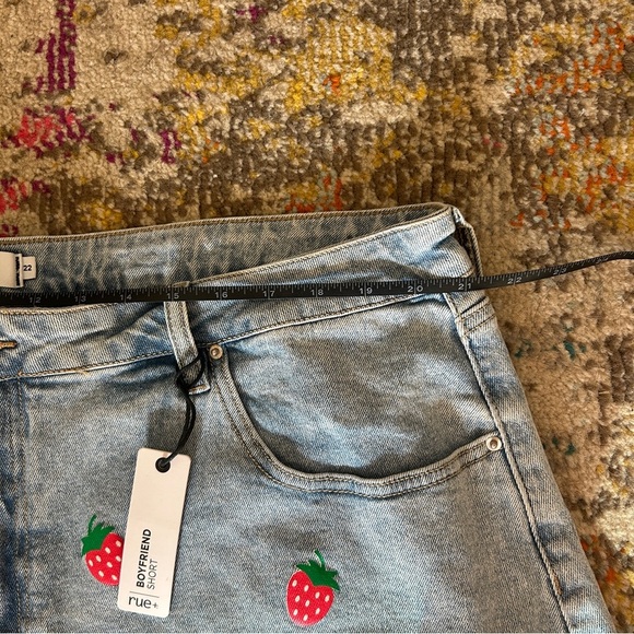 NWT [rue21+] strawberry boyfriend denim shorts - Picture 4 of 7